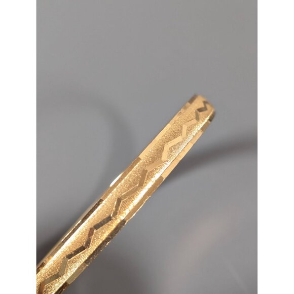 Vintage Monet Bangle Bracelet Gold Tone Textured Zig Zag 8.5" - Picture 3 of 11